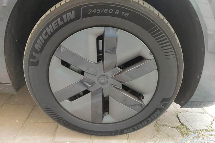 Used Li Auto MEGA 2025 Home Family Special Edition Right Front Wheel Hub