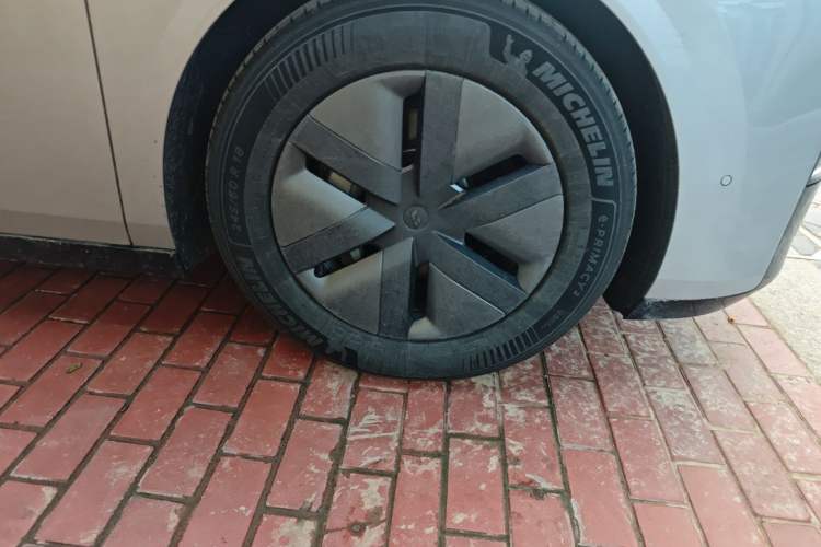 Used Li Auto MEGA 2025 Home Family Special Edition Right Front Wheel Hub