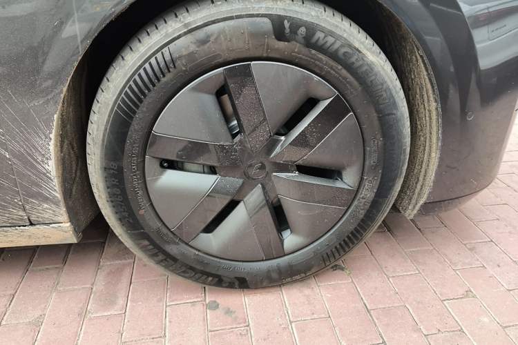 Used Li Auto MEGA 2025 Ultra Smart Refreshed Edition Right Front Wheel Hub