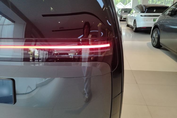 Used Li Auto MEGA 2025 Ultra Smart Refreshed Edition Right Rear Taillight