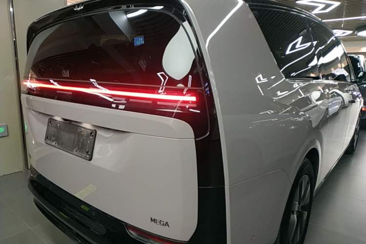 Used Li Auto MEGA 2025 Ultra Smart Refreshed Edition Right Rear Taillight