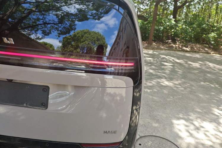 Used Li Auto MEGA 2025 Ultra Smart Refreshed Edition Right Rear Taillight