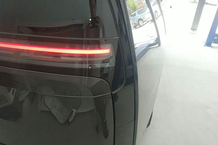 Used Li Auto MEGA 2025 Home Family Special Edition Right Rear Taillight