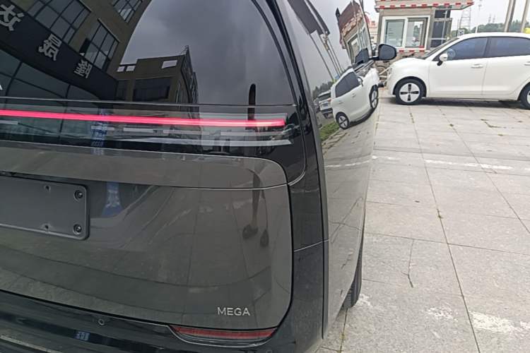 Used Li Auto MEGA 2025 Home Family Special Edition Right Rear Taillight