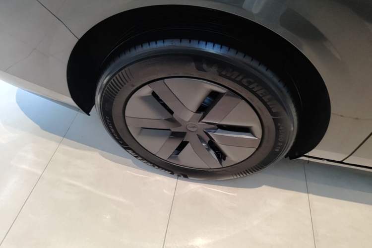 Used Li Auto MEGA 2025 Ultra Smart Refreshed Edition Right Rear Wheel Hub