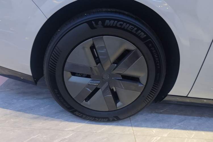Used Li Auto MEGA 2025 Ultra Smart Refreshed Edition Right Rear Wheel Hub