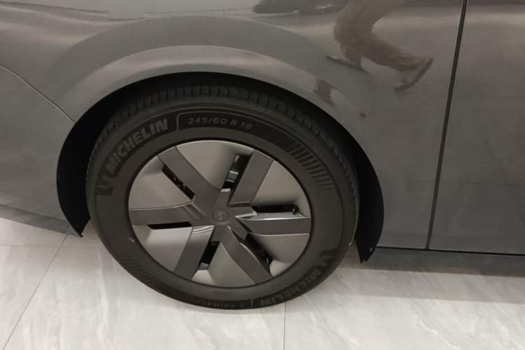 Used Li Auto MEGA 2025 Home Family Special Edition Right Rear Wheel Hub
