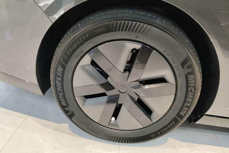 Used Li Auto MEGA 2025 Home Family Special Edition Right Rear Wheel Hub