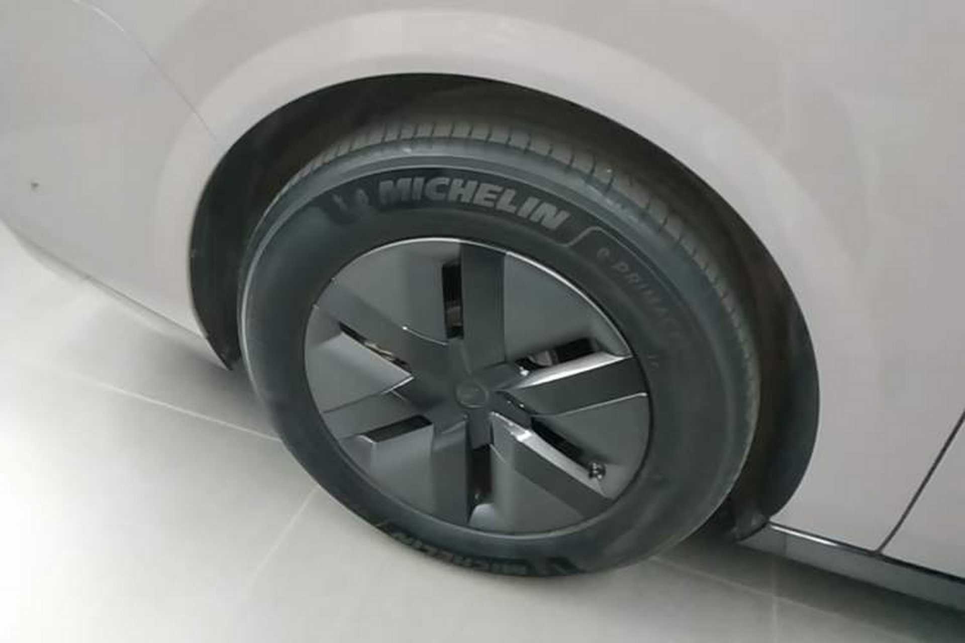 Used Li Auto MEGA 2025 Ultra Smart Refreshed Edition Right Rear Wheel Hub