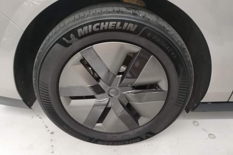 Used Li Auto MEGA 2025 Home Family Special Edition Right Rear Wheel Hub
