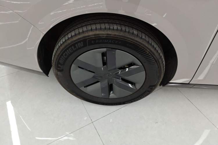 Used Li Auto MEGA 2025 Home Family Special Edition Right Rear Wheel Hub