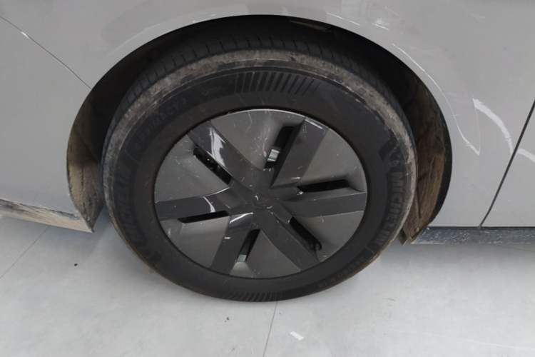 Used Li Auto MEGA 2025 Home Family Special Edition Right Rear Wheel Hub