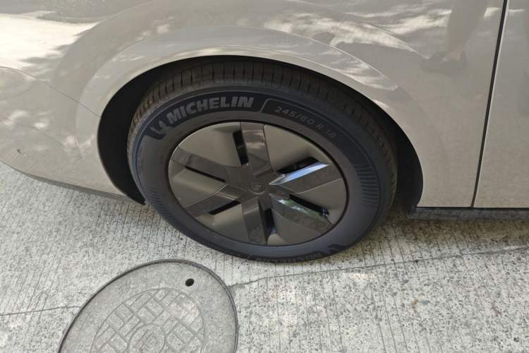 Used Li Auto MEGA 2025 Ultra Smart Refreshed Edition Right Rear Wheel Hub