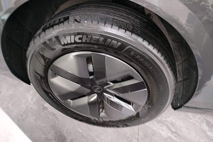 Used Li Auto MEGA 2025 Ultra Smart Refreshed Edition Right Rear Wheel Hub