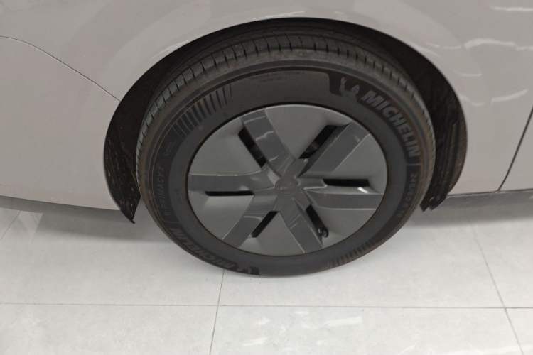 Used Li Auto MEGA 2025 Home Family Special Edition Right Rear Wheel Hub