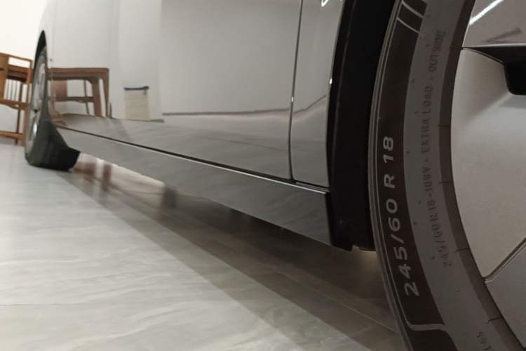 Used Li Auto MEGA 2025 Home Family Special Edition Right Side Sill