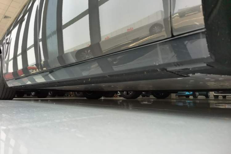 Used Li Auto MEGA 2025 Ultra Smart Refreshed Edition Right Side Sill