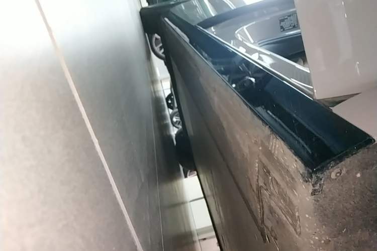 Used Li Auto MEGA 2025 Ultra Smart Refreshed Edition Right Side Sill