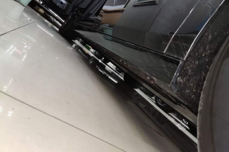 Used Li Auto MEGA 2025 Home Family Special Edition Right Side Sill