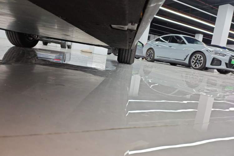 Used Li Auto MEGA 2025 Home Family Special Edition Right Side Sill