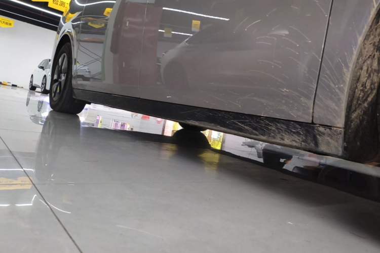 Used Li Auto MEGA 2025 Home Family Special Edition Right Side Sill