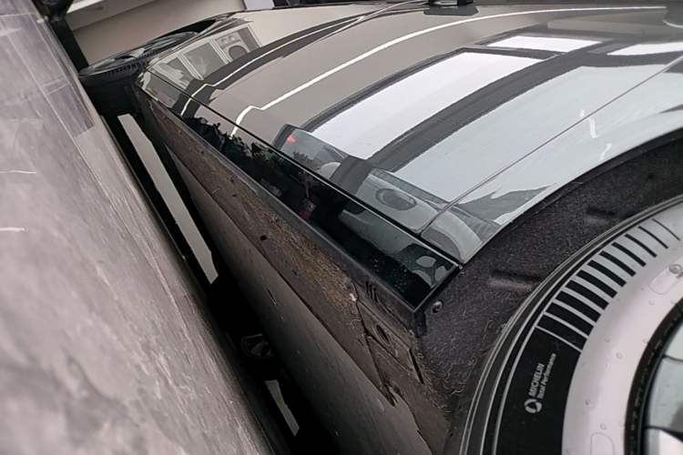 Used Li Auto MEGA 2025 Ultra Smart Refreshed Edition Right Side Sill