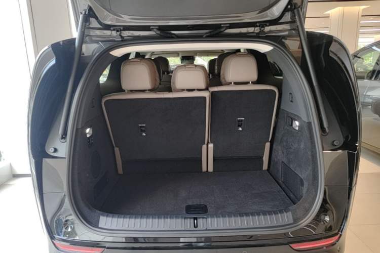 Used Li Auto MEGA 2025 Ultra Smart Refreshed Edition Trunk