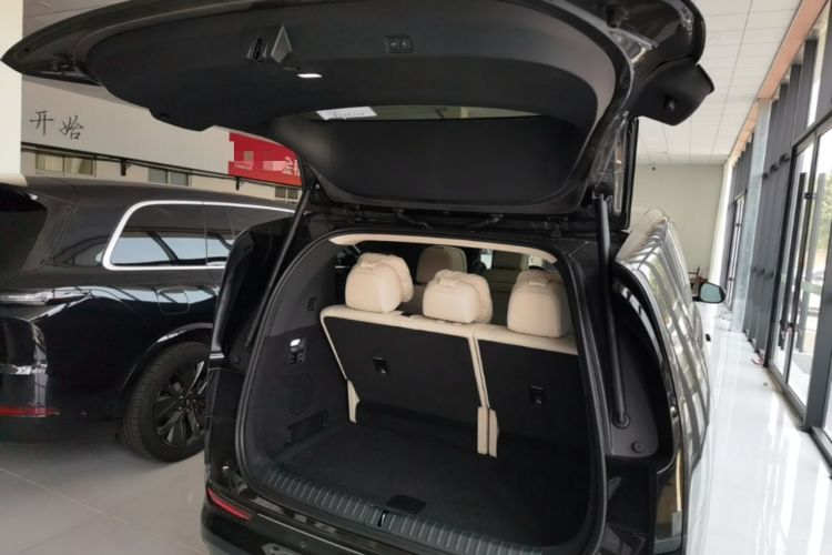 Used Li Auto MEGA 2025 Ultra Smart Refreshed Edition Trunk