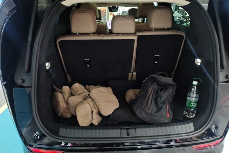 Used Li Auto MEGA 2025 Home Family Special Edition Trunk