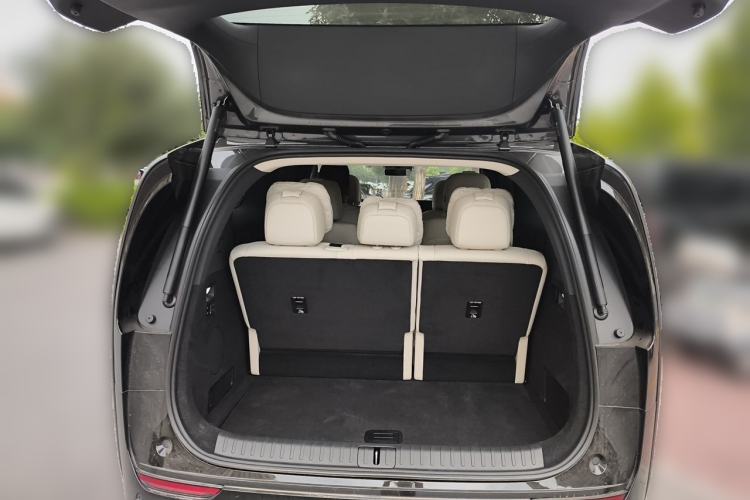 Used Li Auto MEGA 2025 Ultra Smart Refreshed Edition Trunk