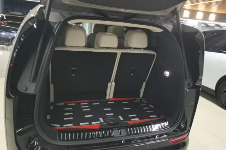 Used Li Auto MEGA 2025 Home Family Special Edition Trunk