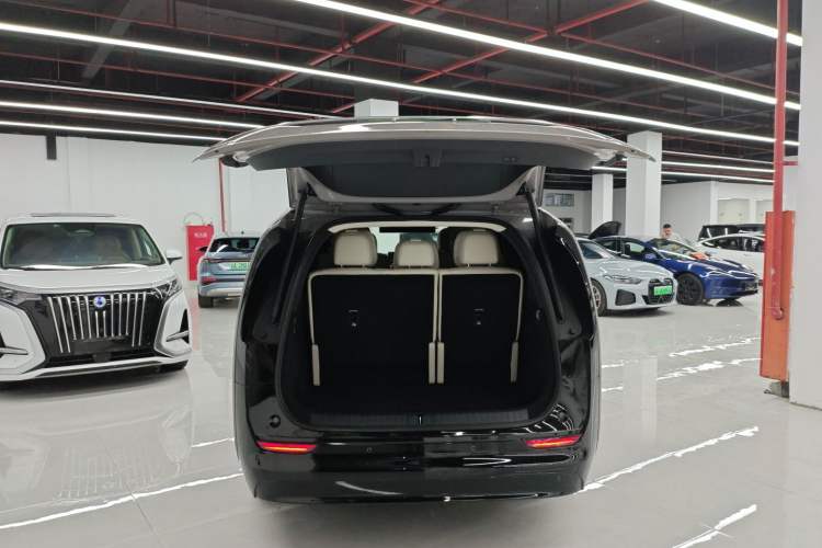 Used Li Auto MEGA 2025 Home Family Special Edition Trunk