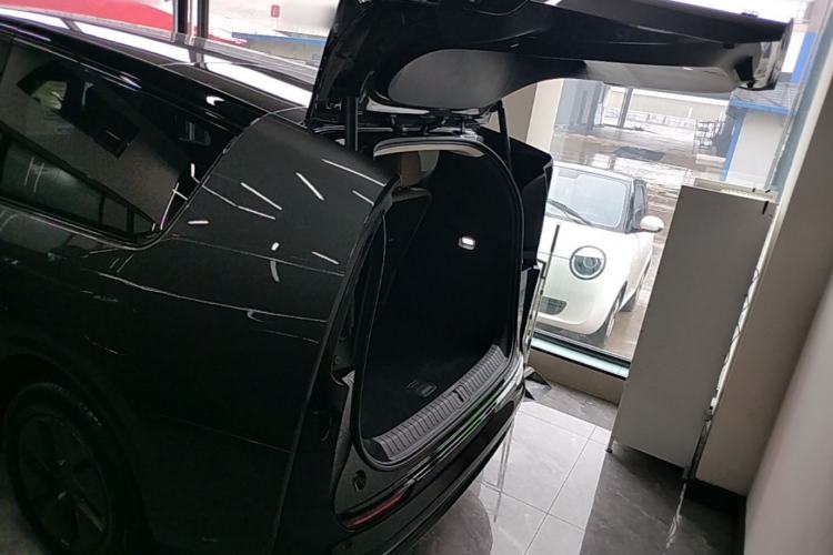 Used Li Auto MEGA 2025 Ultra Smart Refreshed Edition Trunk