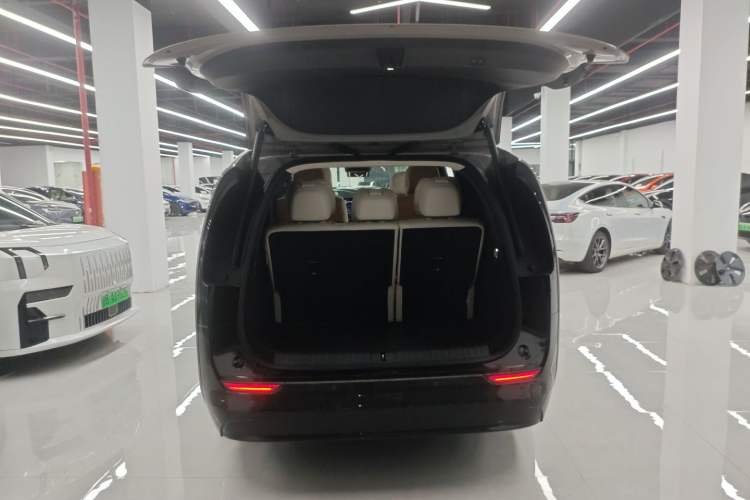Used Li Auto MEGA 2025 Home Family Special Edition Trunk