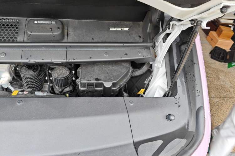 Used Li Auto MEGA 2025 Ultra Smart Refreshed Edition Engine Bay Left