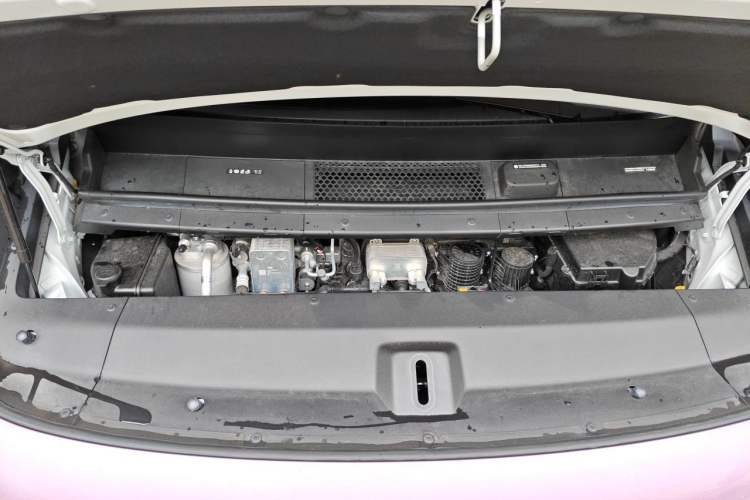 Used Li Auto MEGA 2025 Ultra Smart Refreshed Edition Engine Bay