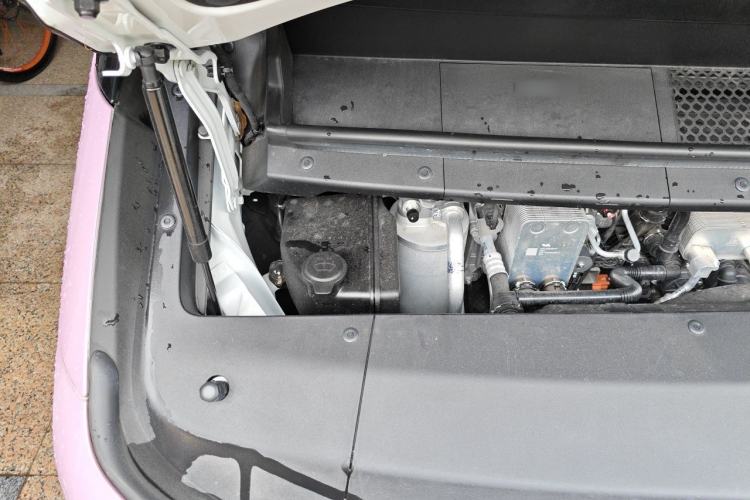 Used Li Auto MEGA 2025 Ultra Smart Refreshed Edition Engine Bay Right