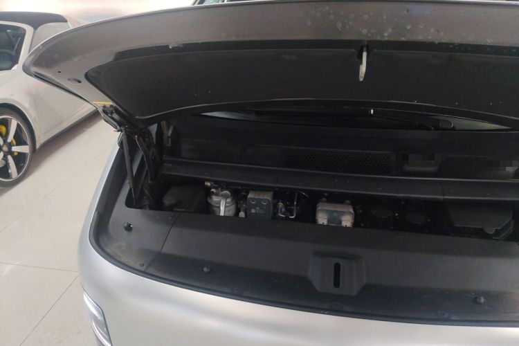 Used Li Auto MEGA 2025 Home Family Special Edition Engine Bay Right