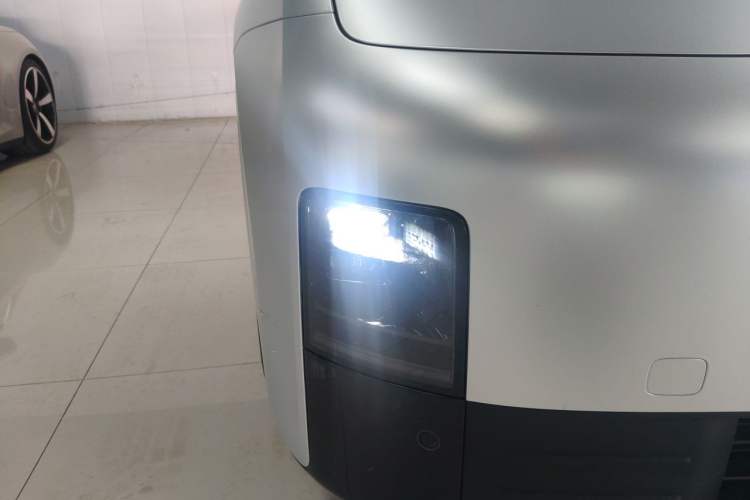 Used Li Auto MEGA 2025 Home Family Special Edition Right Front Headlight
