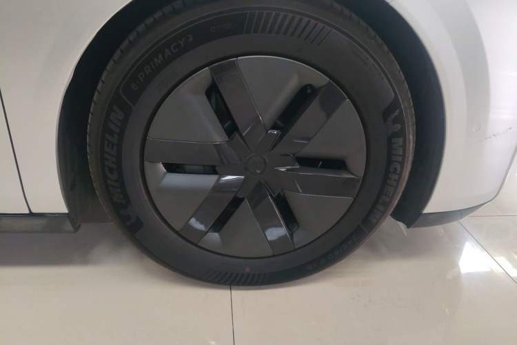 Used Li Auto MEGA 2025 Home Family Special Edition Right Front Wheel Hub