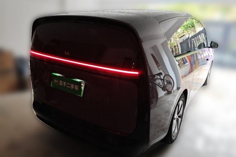 Used Li Auto MEGA 2025 Ultra Smart Refreshed Edition Rear Right 45 Deg