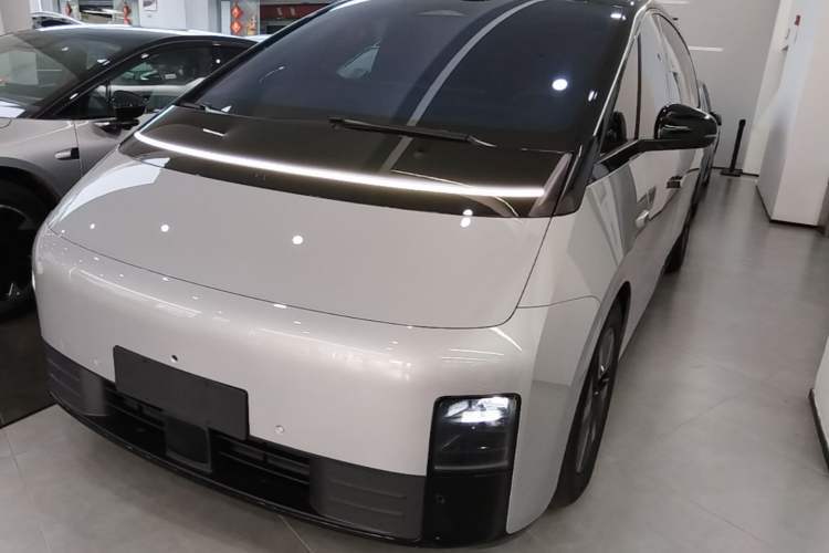 Used Li Auto MEGA 2025 Home Family Special Edition Guazi used car, China used car export, Used car for sale, Used cars, Cheapest cars for sale