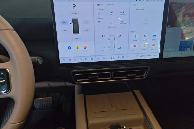 Used Li Auto MEGA 2025 Ultra Smart Refreshed Edition Audio And AC Panel