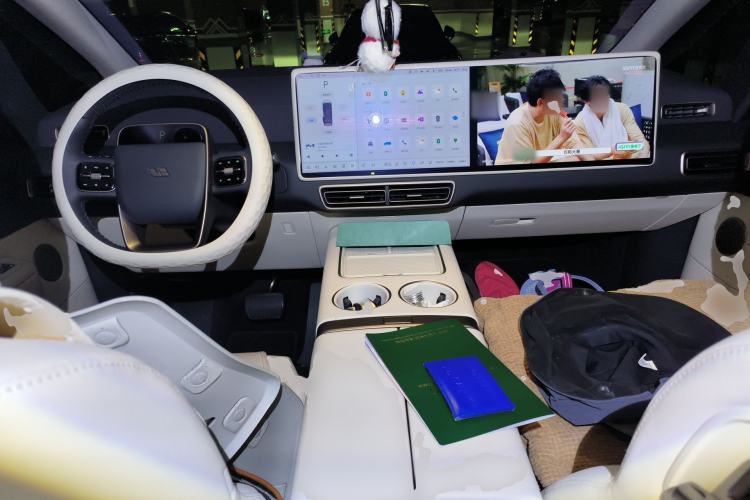 Used Li Auto MEGA 2025 Home Family Special Edition Center Console