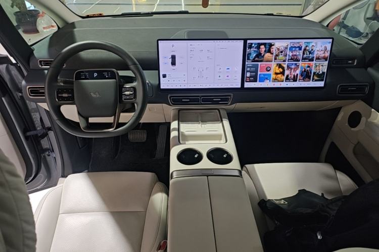 Used Li Auto MEGA 2025 Home Family Special Edition Center Console