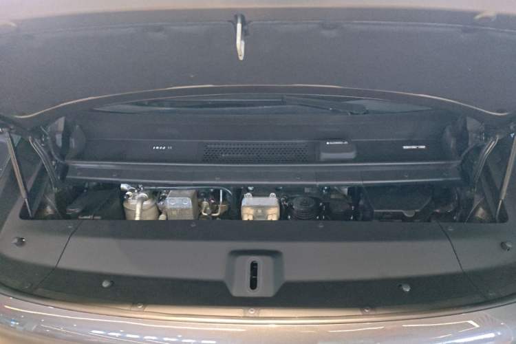 Used Li Auto MEGA 2025 Ultra Smart Refreshed Edition Engine Bay