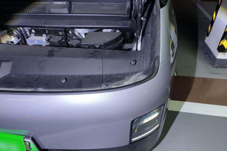 Used Li Auto MEGA 2025 Home Family Special Edition Engine Bay Left