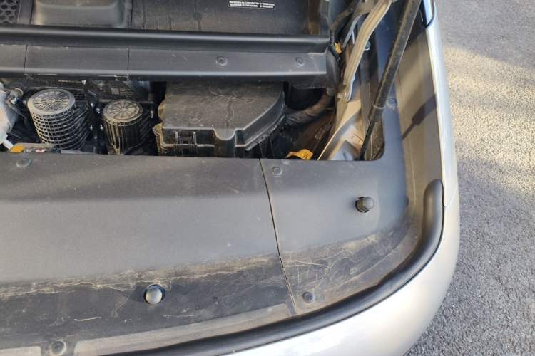 Used Li Auto MEGA 2025 Home Family Special Edition Engine Bay Left