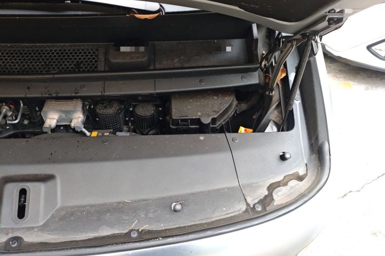 Used Li Auto MEGA 2025 Home Family Special Edition Engine Bay Left