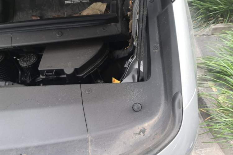 Used Li Auto MEGA 2025 Home Family Special Edition Engine Bay Left